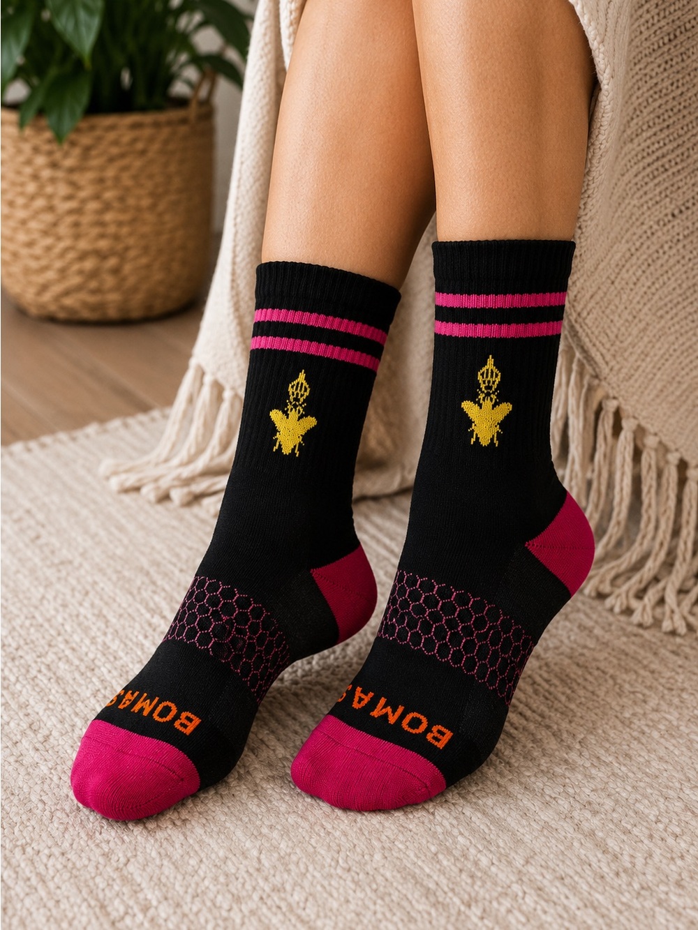 Bombas Women’s Black Pink Bee Crew Socks XS New